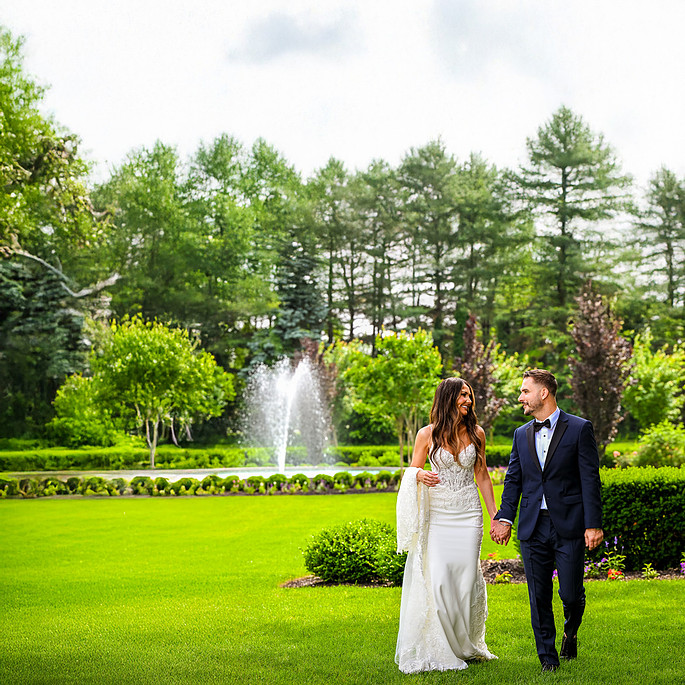 BBride and groom in the gardens at The Lannin in Eisenhower Park,
